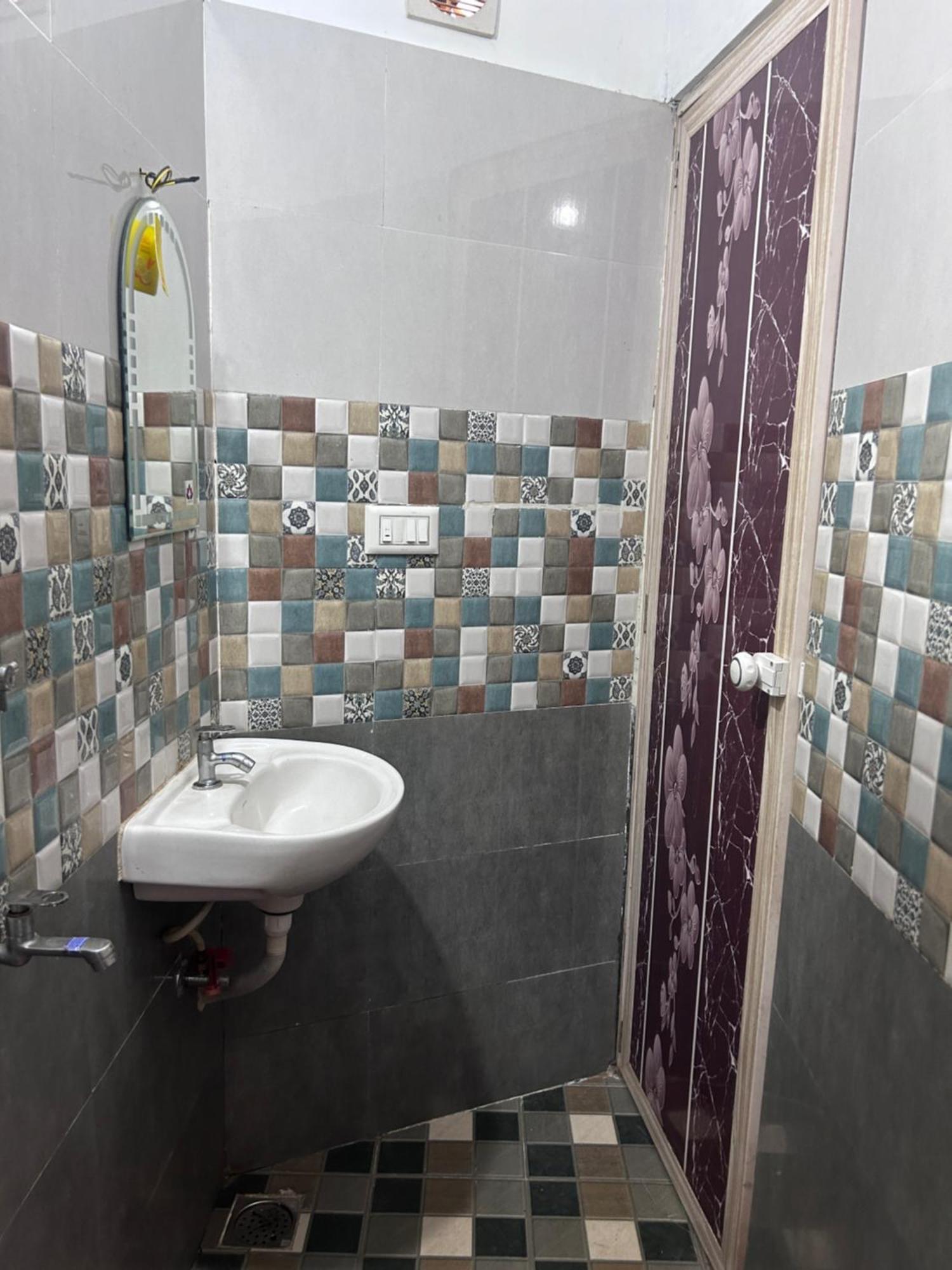 Chaithritha Ladies Homestay Thiruvananthapuram Eksteriør bilde