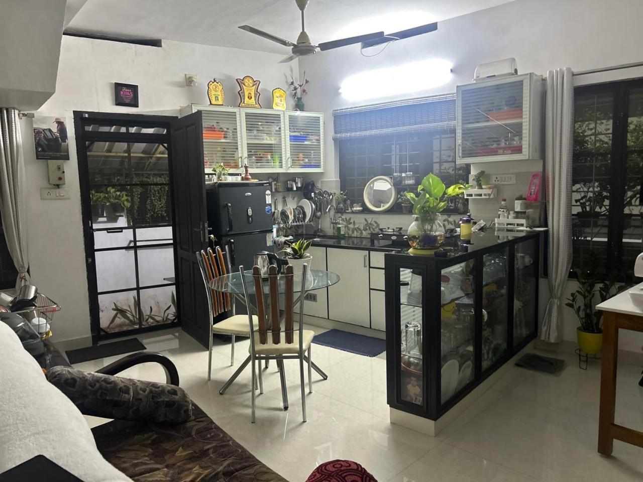 Chaithritha Ladies Homestay Thiruvananthapuram Eksteriør bilde