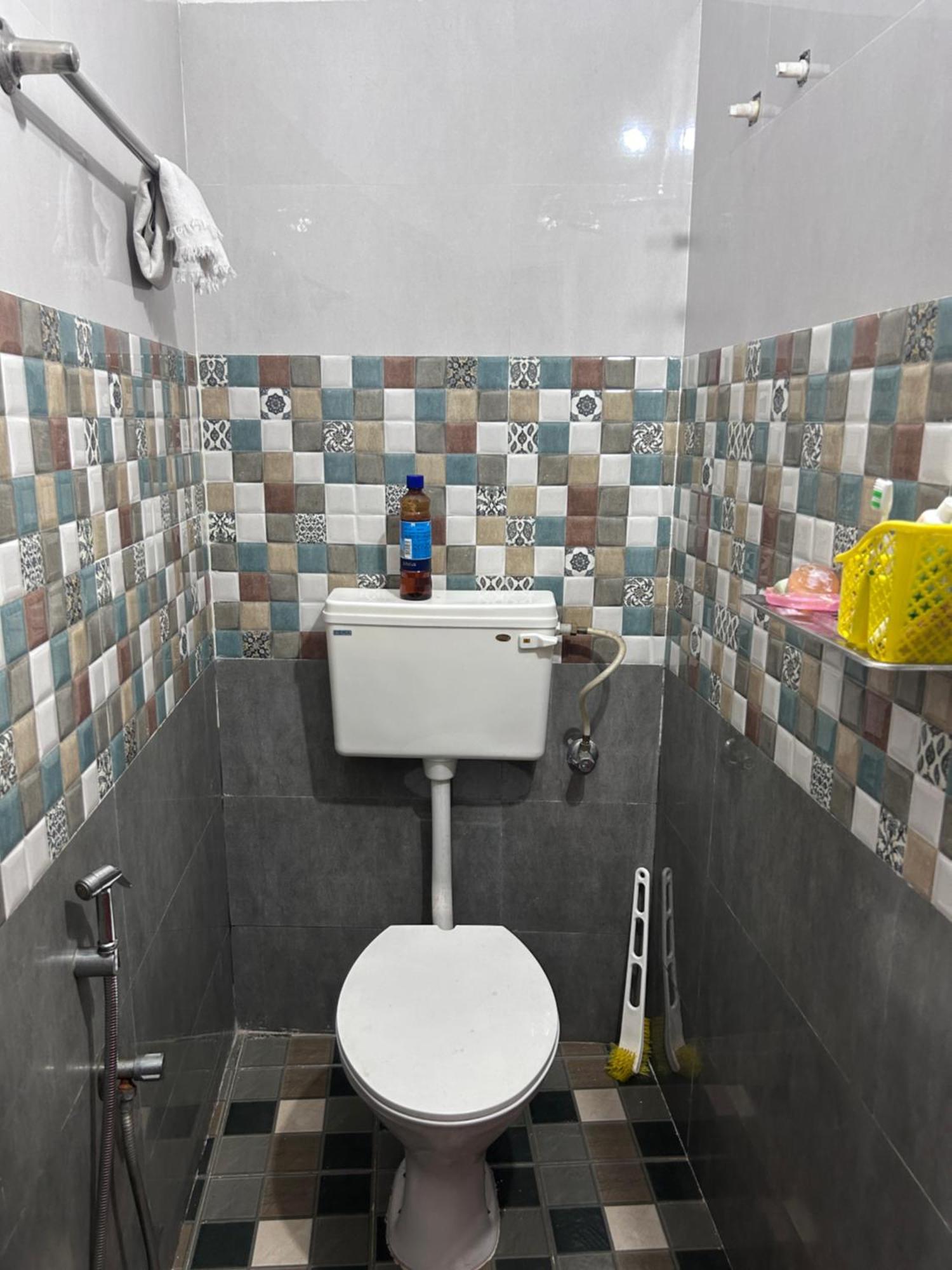 Chaithritha Ladies Homestay Thiruvananthapuram Eksteriør bilde