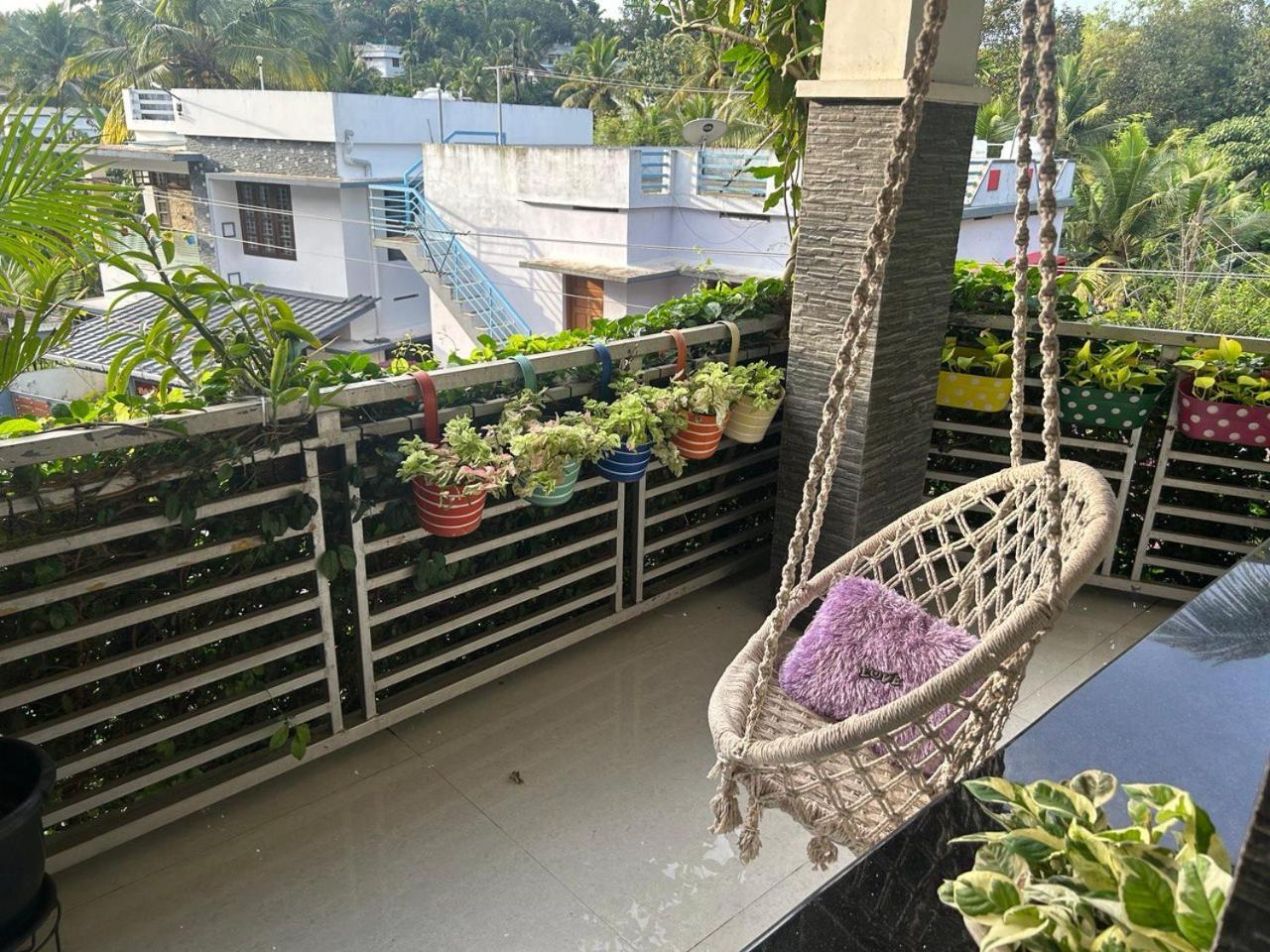 Chaithritha Ladies Homestay Thiruvananthapuram Eksteriør bilde