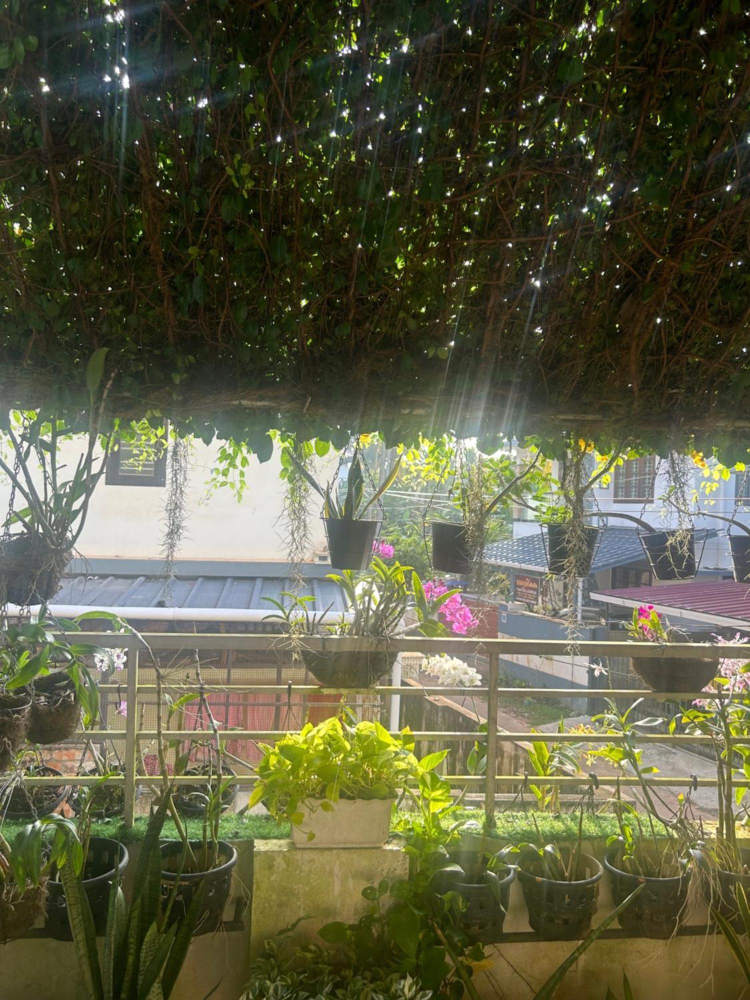 Chaithritha Ladies Homestay Thiruvananthapuram Eksteriør bilde
