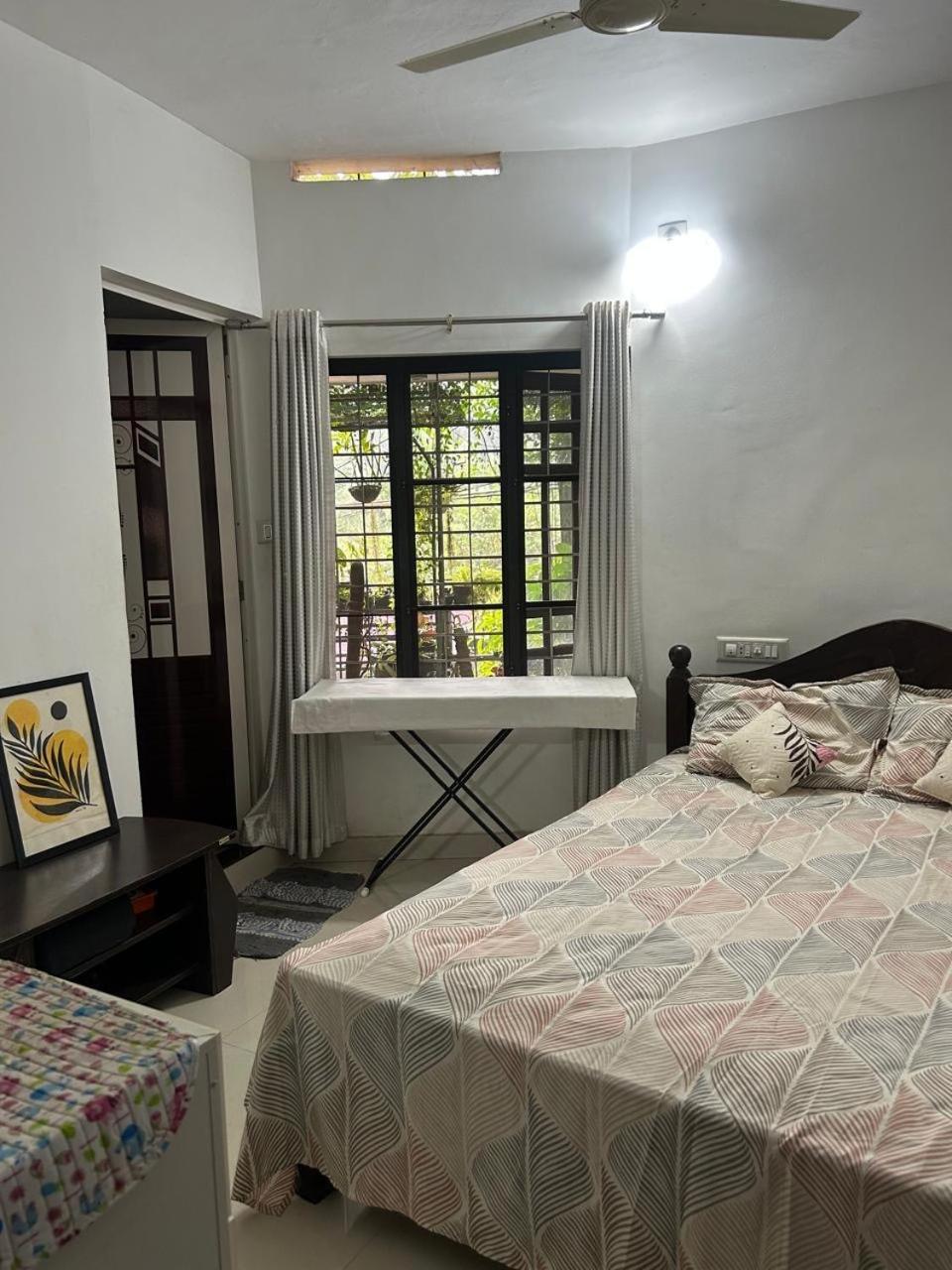 Chaithritha Ladies Homestay Thiruvananthapuram Eksteriør bilde